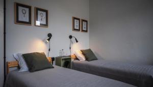 Cama ou camas em um quarto em Inn Door 21 - Hostel & Suite