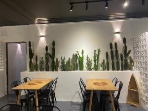 TAMIM SUITE GROUP HOTEL Dungun餐厅或其他用餐的地方