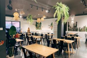 TAMIM SUITE GROUP HOTEL Dungun餐厅或其他用餐的地方