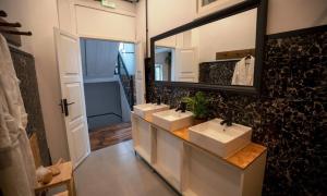 Um banheiro em Inn Door 21 - Hostel & Suite