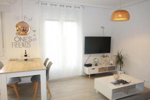 a living room with a table and a tv at Apartamentos La Herradura PLaza in Haro