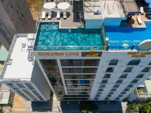 Sundlaugin á Golden Line Hotel Danang eða í nágrenninu