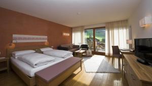 Televízia a/alebo spoločenská miestnosť v ubytovaní Hotel Monte Sella