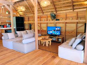TV a/nebo společenská místnost v ubytování Villa Oemodo 3 bedrooms