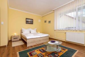 Postel nebo postele na pokoji v ubytování Apartment in Cserszegtomaj - Balaton 43108