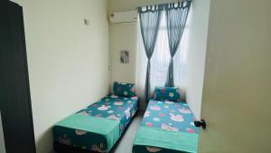 two beds in a small room with a window at VUE RESIDENCES Jln Pahang, KL city - 2 ROOM in Kuala Lumpur