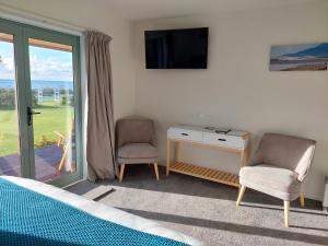TV a/nebo společenská místnost v ubytování Awatuna Sunset Lodge