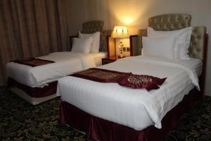 Al Salam Grand Hotel客房内的一张或多张床位
