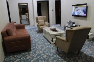 Al Salam Grand Hotel的电视和/或娱乐中心