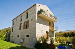 a building with a balcony on the side of it at Casa di Neshama Ghjiseppu in Saint-Florent