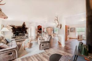 Χώρος καθιστικού στο The Elk Run 2 bed 2 bath family retreat with wifi