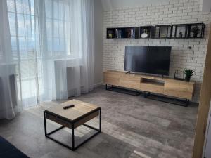 A television and/or entertainment centre at Apartmán Pekná Vyhliadka - Vila Vlasta