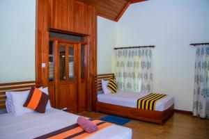 Postel nebo postele na pokoji v ubytování Sigiriya Water Cottage