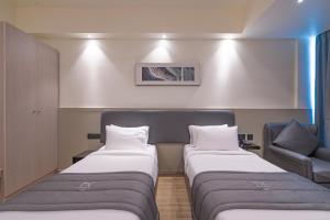 Postel nebo postele na pokoji v ubytování REPUBLIC INN