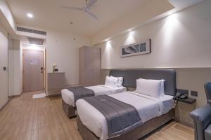 Postel nebo postele na pokoji v ubytování REPUBLIC INN