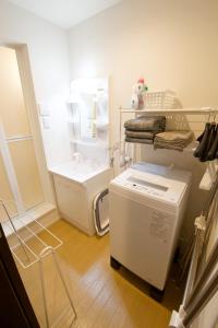 a bathroom with a sink and a washing machine at ヒルトップ箱根入生田201 in Yumoto