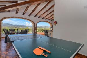 Stolní tenis v ubytování Sunset Villa Javea with private pool,tennis and padel court nebo okolí