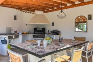 Posezení v ubytování Sunset Villa Javea with private pool,tennis and padel court