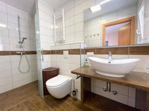 Et badeværelse på Apartments Sams + 58 billeder