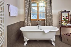 Bilik mandi di Hotel Schloss Mittersill