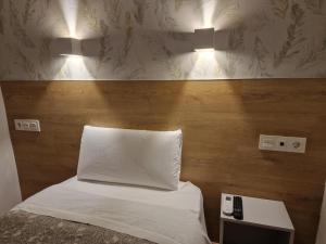 Cama o camas de una habitación en Hostal Esparteros