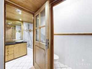 Appartement Montvalezan-La Rosière, 2 pièces, 4 personnes - FR-1-398-520にあるバスルーム