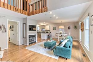 Η κουζίνα ή μικρή κουζίνα στο Lewes Cottage with Pool Access 10 Mi to Beach!