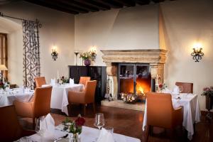Ruang duduk di Hotel Schloss Mittersill