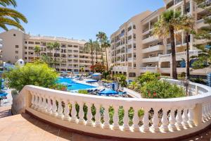 Bazén v ubytování Castle Harbour Samuel's Studio Flat by LoveTenerife nebo v jeho okolí