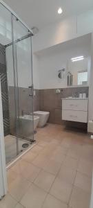 A bathroom at BARBARA Classy Apartment 101