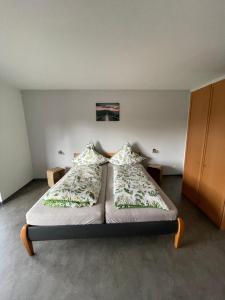 Ein Bett oder Betten in einem Zimmer der Unterkunft Petryhof