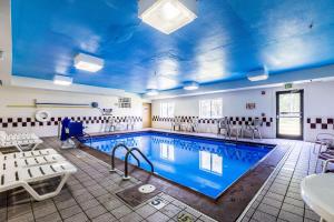 a swimming pool with a blue ceiling at Motel 6-Indianapolis, IN - Southport in Indianapolis