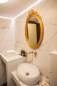 A bathroom at Vip Lepanto Castle Suites