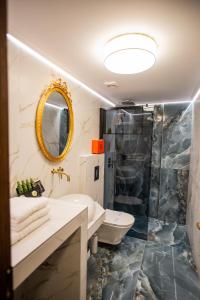 A bathroom at Vip Lepanto Castle Suites