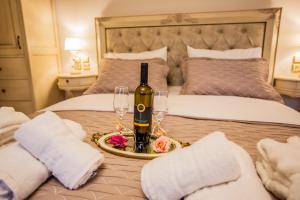 A bed or beds in a room at Vip Lepanto Castle Suites