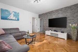 TV a/nebo společenská místnost v ubytování Apartment OpatijaResidenz