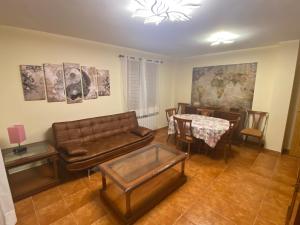 Posezení v ubytování Casa La Fontana Bronchales + 8 fotografií