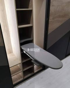 una patineta sentada en un estante en una habitación en NinaRich, en Trebinje 2 fotos más