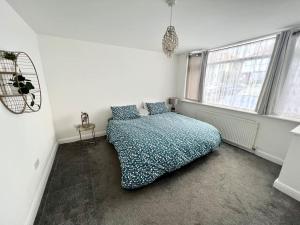 a bedroom with a bed and two windows at Modern 2 bed close to mall with parking & garden in Golders Green