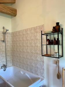 Gambar di galeri bagi Beautiful Cottage with private plunge pool/Hot Tub - 40 mins from Puy du Fou di La Chapelle-Saint-Étienne