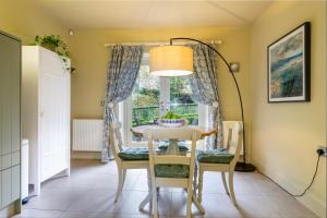 Et opholdsområde på Gardeners Cottage + 18 billeder