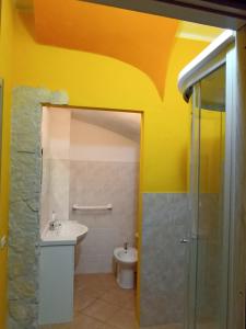A bathroom at Casetta vacanze Gonnesa
