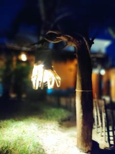 a blurry picture of a light on a pole at Pousada Kite Guajiru in Itarema