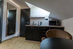 A kitchen or kitchenette at Apart Hotel GOLDEN apartments