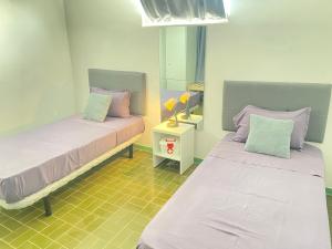 Tempat tidur dalam kamar di Best Rooms- Quarto 2 Plateau