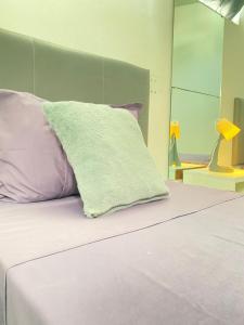 Tempat tidur dalam kamar di Best Rooms- Quarto 2 Plateau