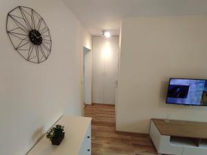 Televízia a/alebo spoločenská miestnosť v ubytovaní ***Casablanca Apartament*** - 40m² ✓