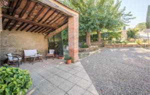 Vonkajšia záhrada v ubytovaní 3 Bedroom Amazing Home In Montalcino