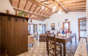 3 Bedroom Amazing Home In Montalcino italokat is kínál