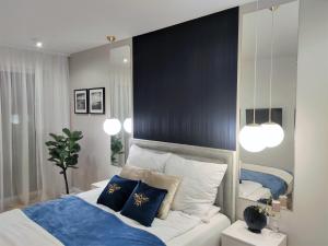 Łóżko lub łóżka w pokoju w obiekcie Marina View 15 & SPA